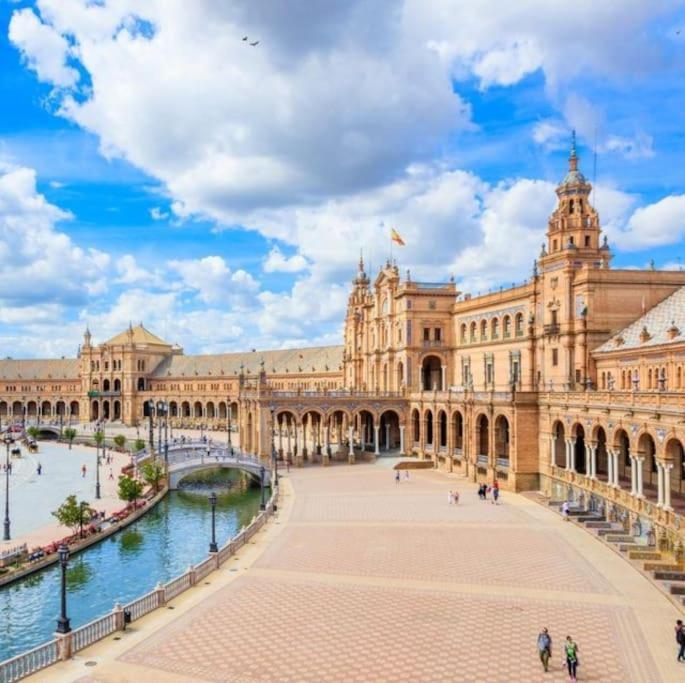 Piso Con Patio Privado Y Parking Nervion Sevilla Eksteriør bilde